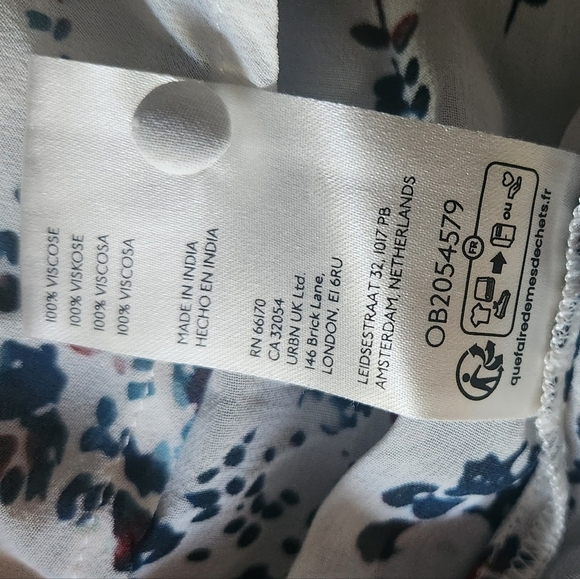 The Estela Sheer Printed Blouse: Short-Sleeve Edition - Picture 5 of 6